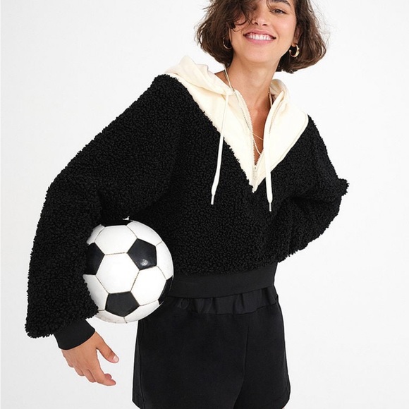 NWOT For Love And Lemons hooded cozy sherpa 1/4 zip pull over - Picture 3 of 10